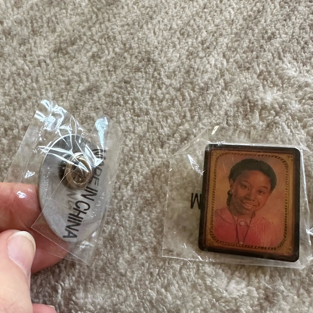 American Girl Circle of Smiles Pin Lot - Picture 4 of 4